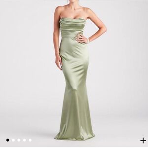 Elegant Strapless Green Evening Gown